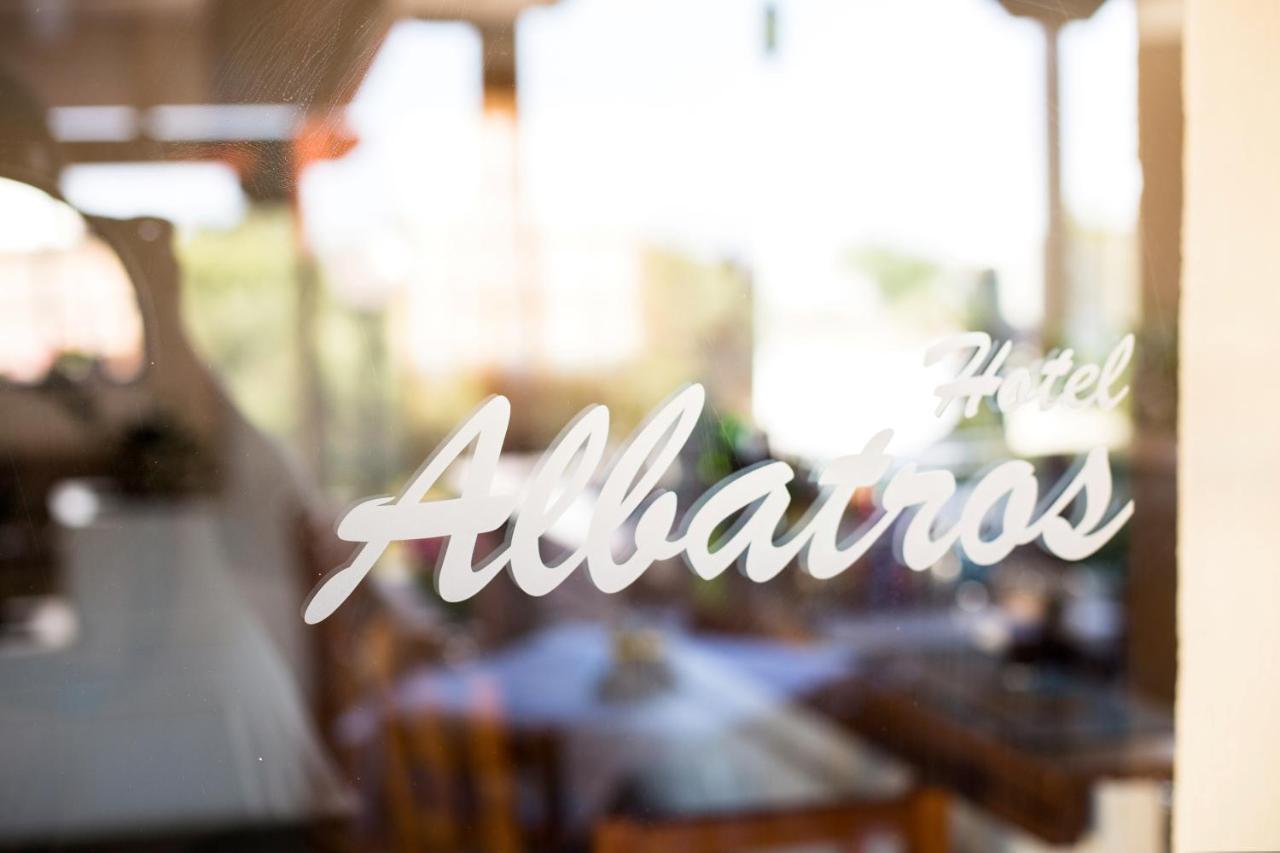 Albatross Hotel Maleme Buitenkant foto