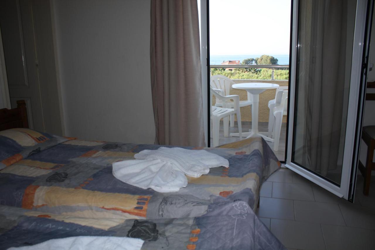 Albatross Hotel Maleme Buitenkant foto