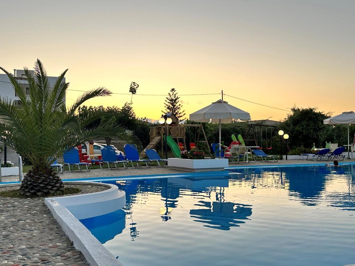 Albatross Hotel Maleme Buitenkant foto